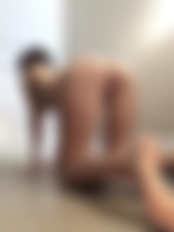 abrattypixie/Images/abrattypixie-2019-04-15-28458311-I love taking nudes in my in law's house 3.jpg