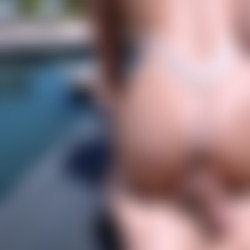 poolside-satisfaction-en-s263131-v175167.mp4